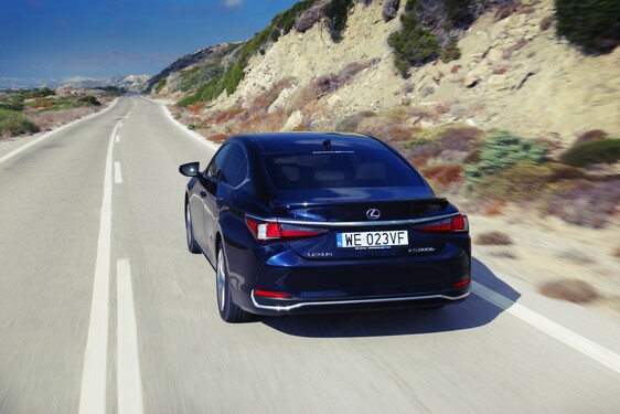 Lexus ES 2019