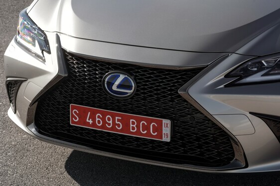 Lexus ES 2019