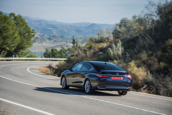 Lexus ES 2019
