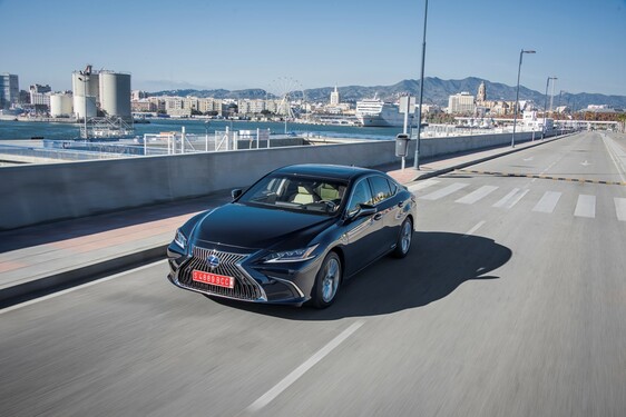 Lexus ES 2019