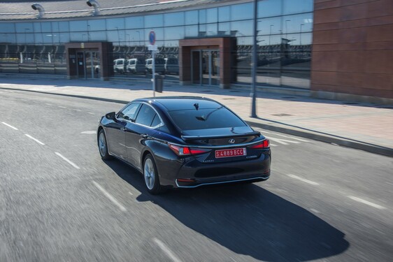 Lexus ES 2019