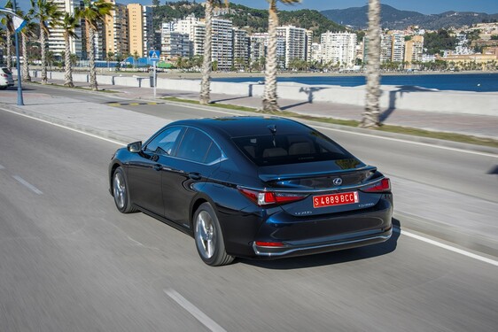 Lexus ES 2019