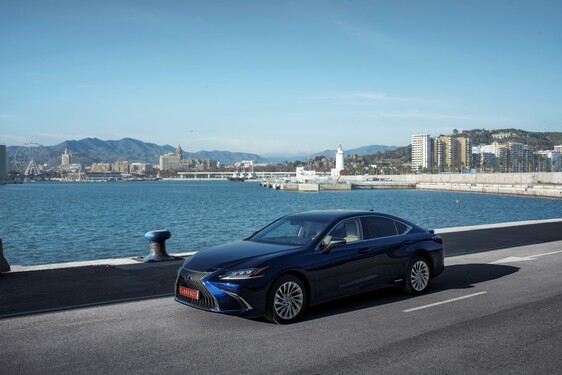 Lexus ES 2019