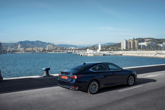 Lexus ES 2019