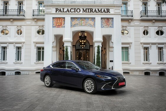 Lexus ES 2019
