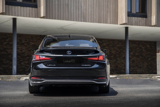 Lexus ES 2019