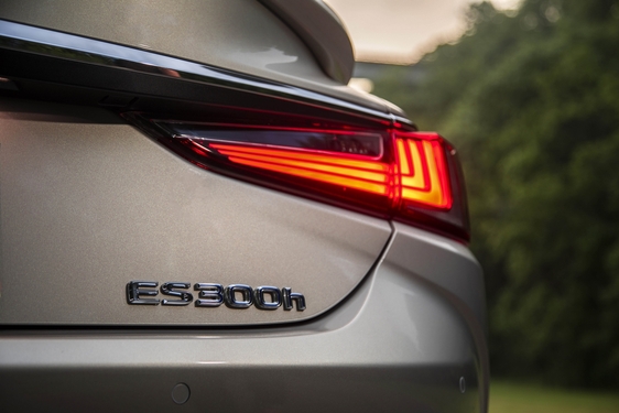 Lexus ES 2019