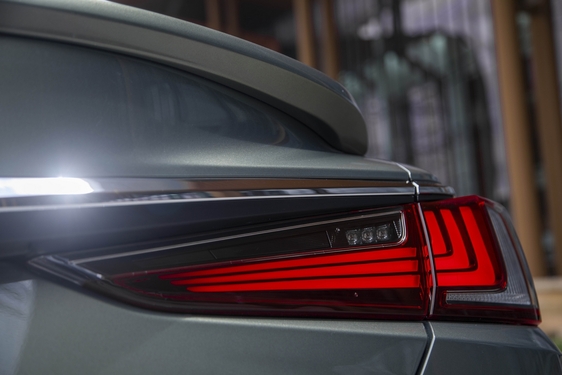 Lexus ES 2019