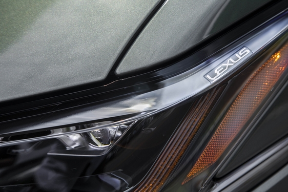 Lexus ES 2019