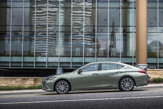 Lexus ES 2019