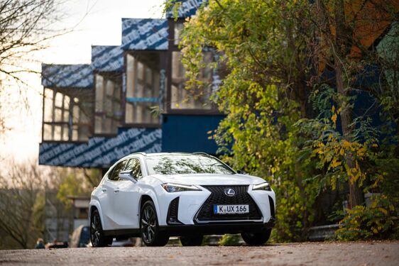 Lexus UX 2023