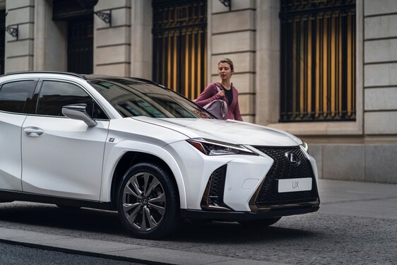 Lexus UX 2023