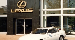 35 LAT LEXUSA W KANADZIE