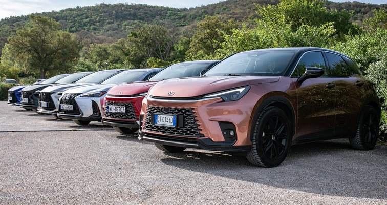 LEXUS PO RAZ CZWARTY Z RZĘDU NAJBARDZIEJ NIEZAWODNĄ MARKĄ W BADANIU AUTOTRADER