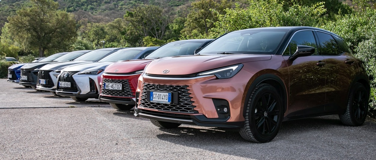 LEXUS PO RAZ CZWARTY Z RZĘDU NAJBARDZIEJ NIEZAWODNĄ MARKĄ W BADANIU AUTOTRADER