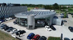 EKOLOGICZNE OGNIWA FOTOWOLTAICZNE ZASILĄ WARSZAWSKI SALON LEXUSA