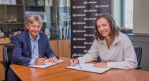 LEXUS NAWIĄZUJE WSPÓŁPRACĘ Z IGĄ ŚWIĄTEK