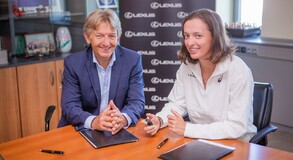LEXUS NAWIĄZUJE WSPÓŁPRACĘ Z IGĄ ŚWIĄTEK