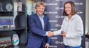 LEXUS NAWIĄZUJE WSPÓŁPRACĘ Z IGĄ ŚWIĄTEK