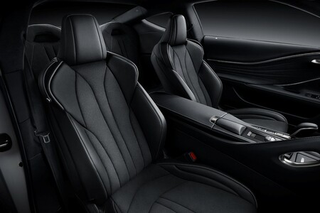 NOWE MULTIMEDIA I ULEPSZONE ZAWIESZENIE W LEXUSIE LC I LC CONVERTIBLE Z ROKU MODELOWEGO 2024