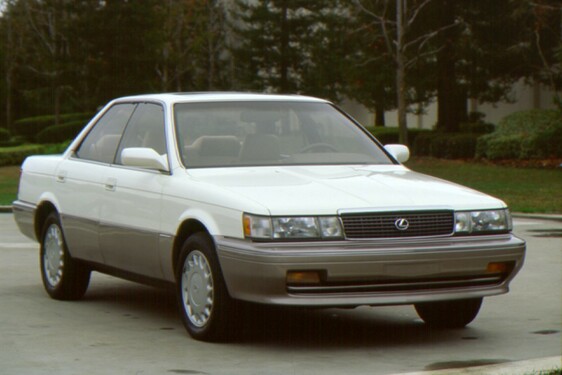 LEXUS ES MA JUŻ 35 LAT. TO NAJPOPULARNIEJSZA LIMUZYNA W HISTORII MARKI