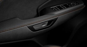 LEXUS LBX Z TECHNOLOGIAMI, KTÓRYCH W TYM SEGMENCIE JESZCZE NIE BYŁO