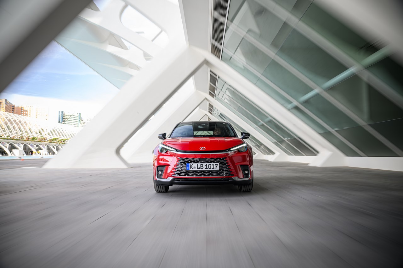 LEXUS LBX TO NAJLEPSZY KOMPAKTOWY HYBRYDOWY SUV W ECOCAR ELECTRIFIED TOP 50
