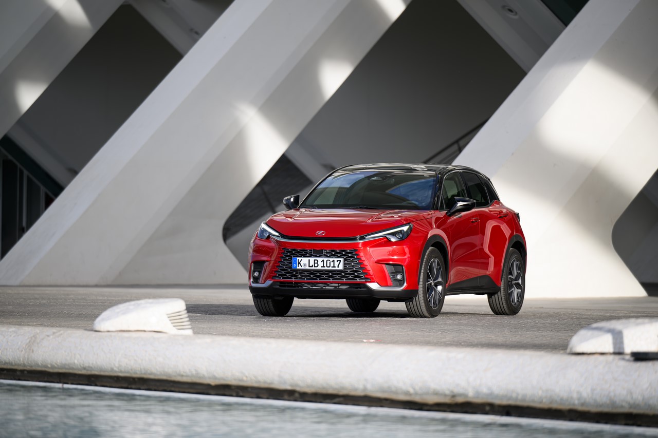 LEXUS LBX TO NAJLEPSZY KOMPAKTOWY HYBRYDOWY SUV W ECOCAR ELECTRIFIED TOP 50