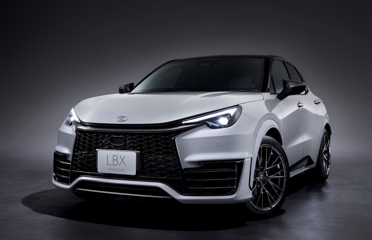 LEXUS LBX MORIZO RR DEBIUTUJE W JAPONII. 305 KM MOCY, NAPĘD 4X4 I SPORTOWE OSIĄGI