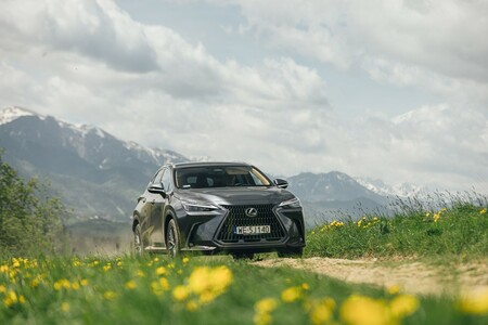  Lexus NX z tytułem Premium Car of the Year w Wielkiej Brytanii