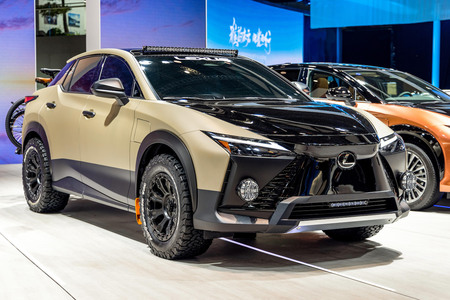LEXUS NX 450h+ OVERTRAIL NA TARGACH TOKIO OUTDOOR SHOW