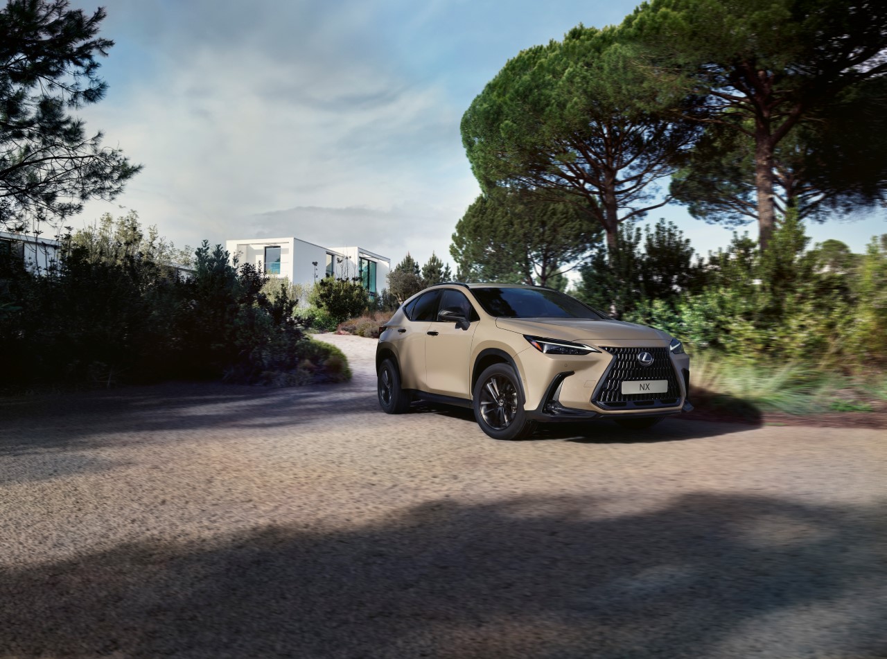 LEXUS NX 450h+ OVERTRAIL NA TARGACH TOKIO OUTDOOR SHOW
