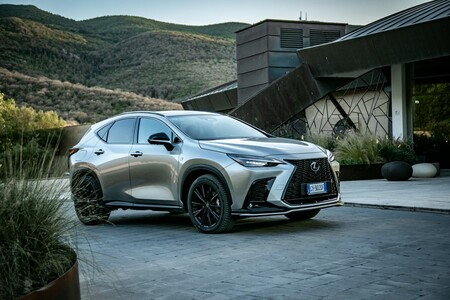 LEXUS NX W BOGATO WYPOSAŻONEJ WERSJI PRESTIGE Z NIŻSZYMI RATAMI W KINTO ONE