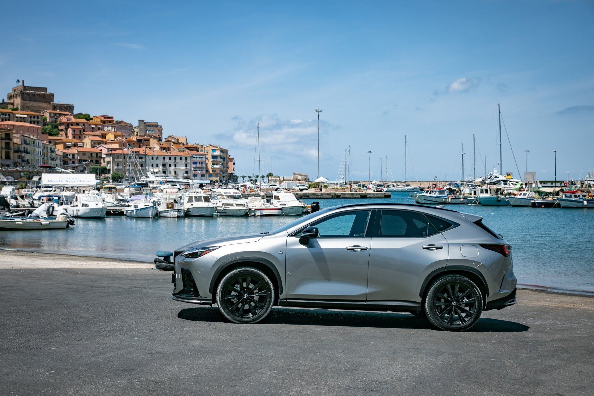 LEXUS NX W BOGATO WYPOSAŻONEJ WERSJI PRESTIGE Z NIŻSZYMI RATAMI W KINTO ONE