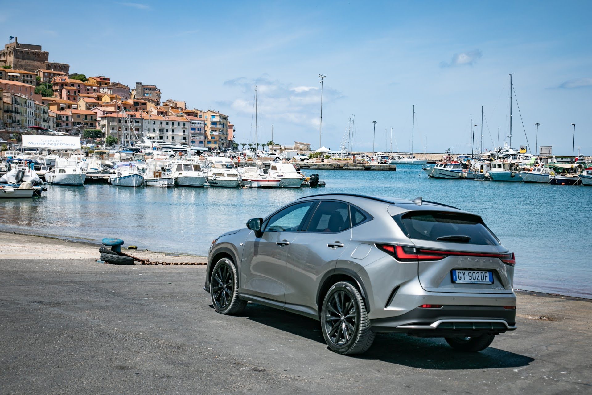 LEXUS NX W BOGATO WYPOSAŻONEJ WERSJI PRESTIGE Z NIŻSZYMI RATAMI W KINTO ONE