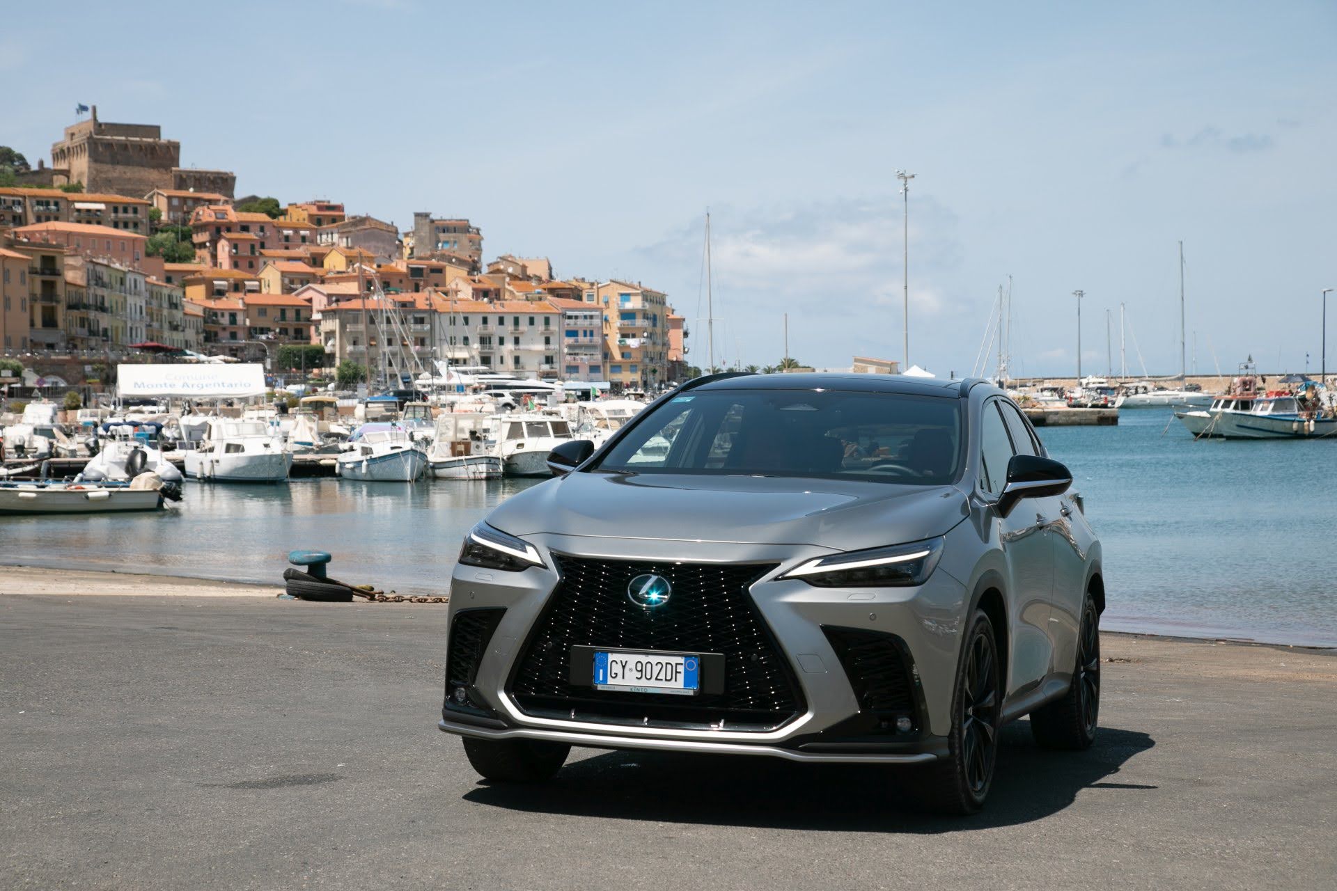 LEXUS NX W BOGATO WYPOSAŻONEJ WERSJI PRESTIGE Z NIŻSZYMI RATAMI W KINTO ONE