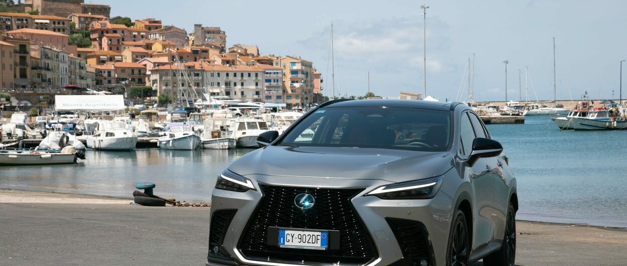 LEXUS NX W BOGATO WYPOSAŻONEJ WERSJI PRESTIGE Z NIŻSZYMI RATAMI W KINTO ONE