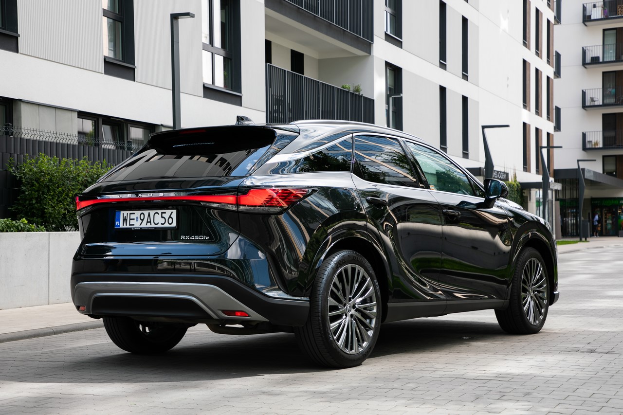 LEXUS RX OD 1990 ZŁ NETTO MIESIĘCZNIE W KINTO ONE. NISKA DOPŁATA DO HYBRYDY PLUG-IN