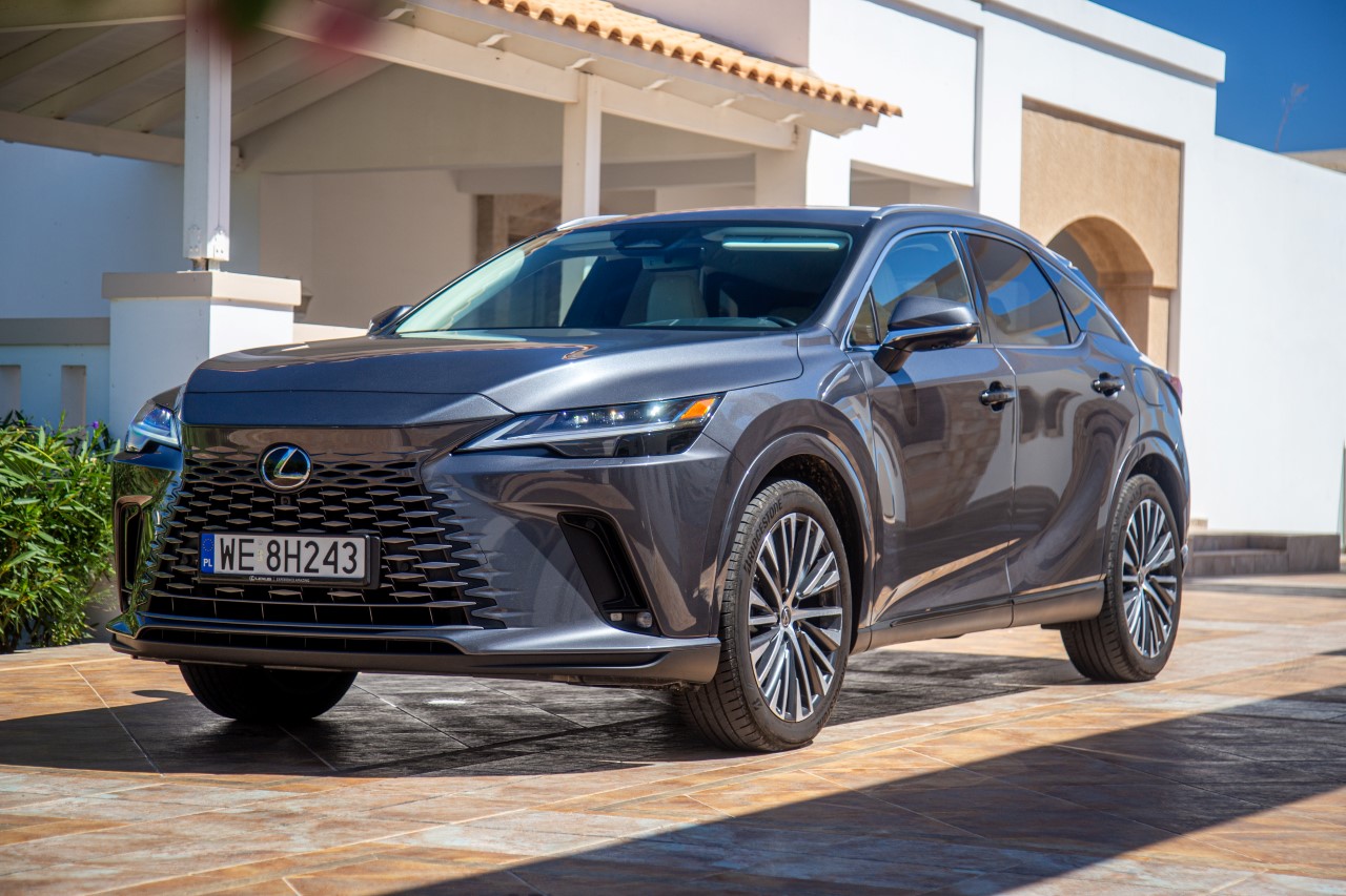 LEXUS RX OD 1990 ZŁ NETTO MIESIĘCZNIE W KINTO ONE. NISKA DOPŁATA DO HYBRYDY PLUG-IN