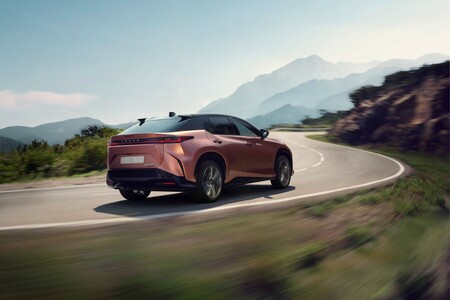 ELEKTRYCZNY LEXUS RZ ZDOBYŁ MAKSYMALNE PIĘĆ GWIAZDEK W TESTACH BEZPIECZEŃSTWA EURO NCAP