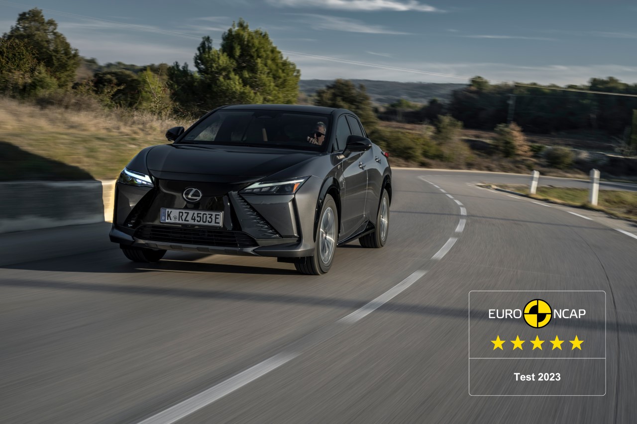 ELEKTRYCZNY LEXUS RZ ZDOBYŁ MAKSYMALNE PIĘĆ GWIAZDEK W TESTACH BEZPIECZEŃSTWA EURO NCAP