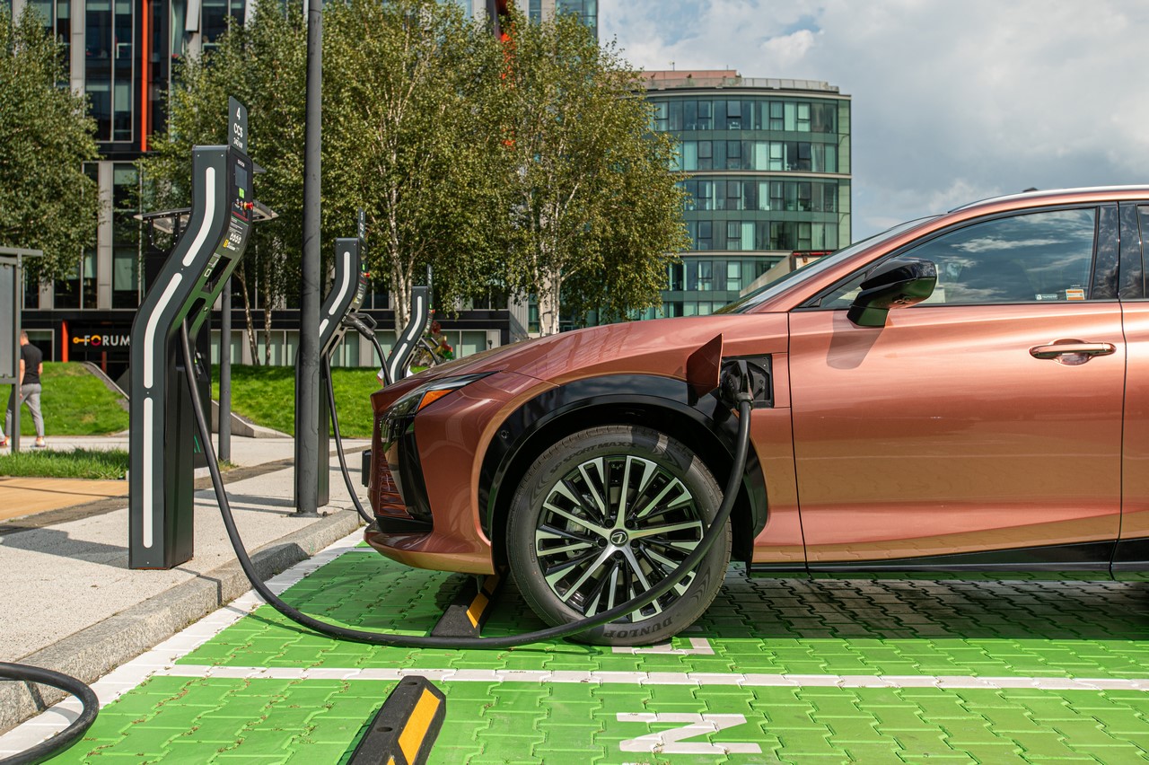 EKO LEASING 100,1% DLA ELEKTRYCZNEGO LEXUSA RZ 