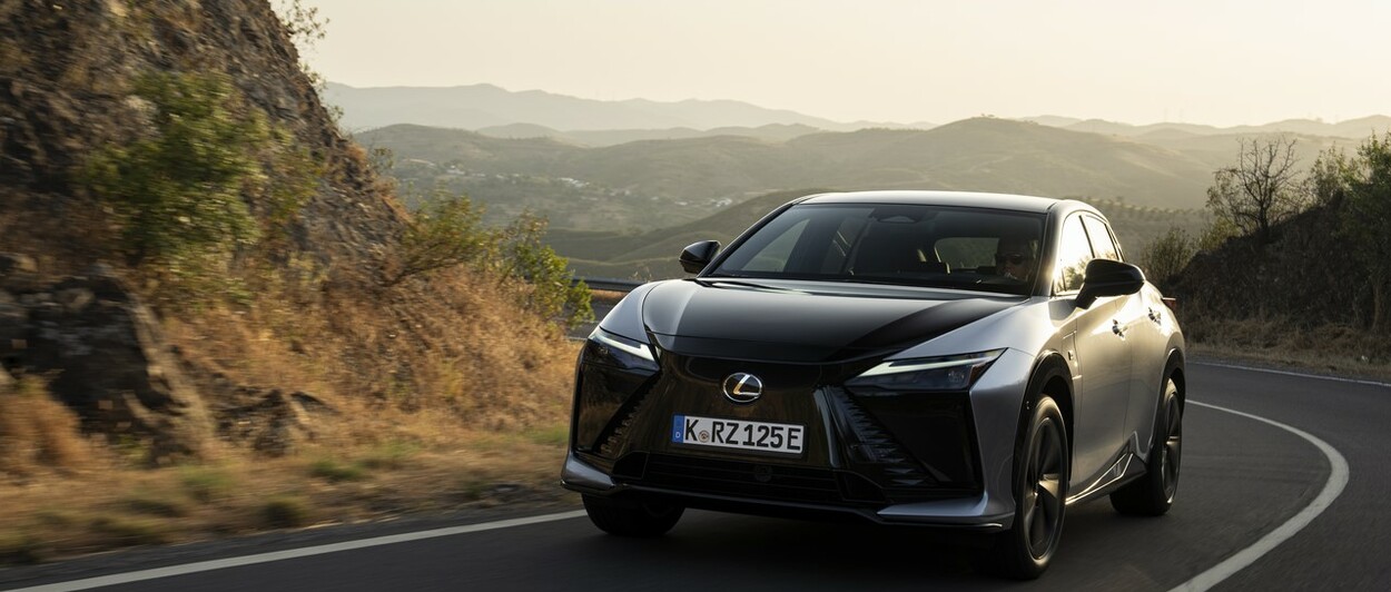 NOWY LEXUS RZ. WIĘCEJ MOCY, WYDAJNIEJSZY NAPĘD, JESZCZE LEPSZE PROWADZENIE