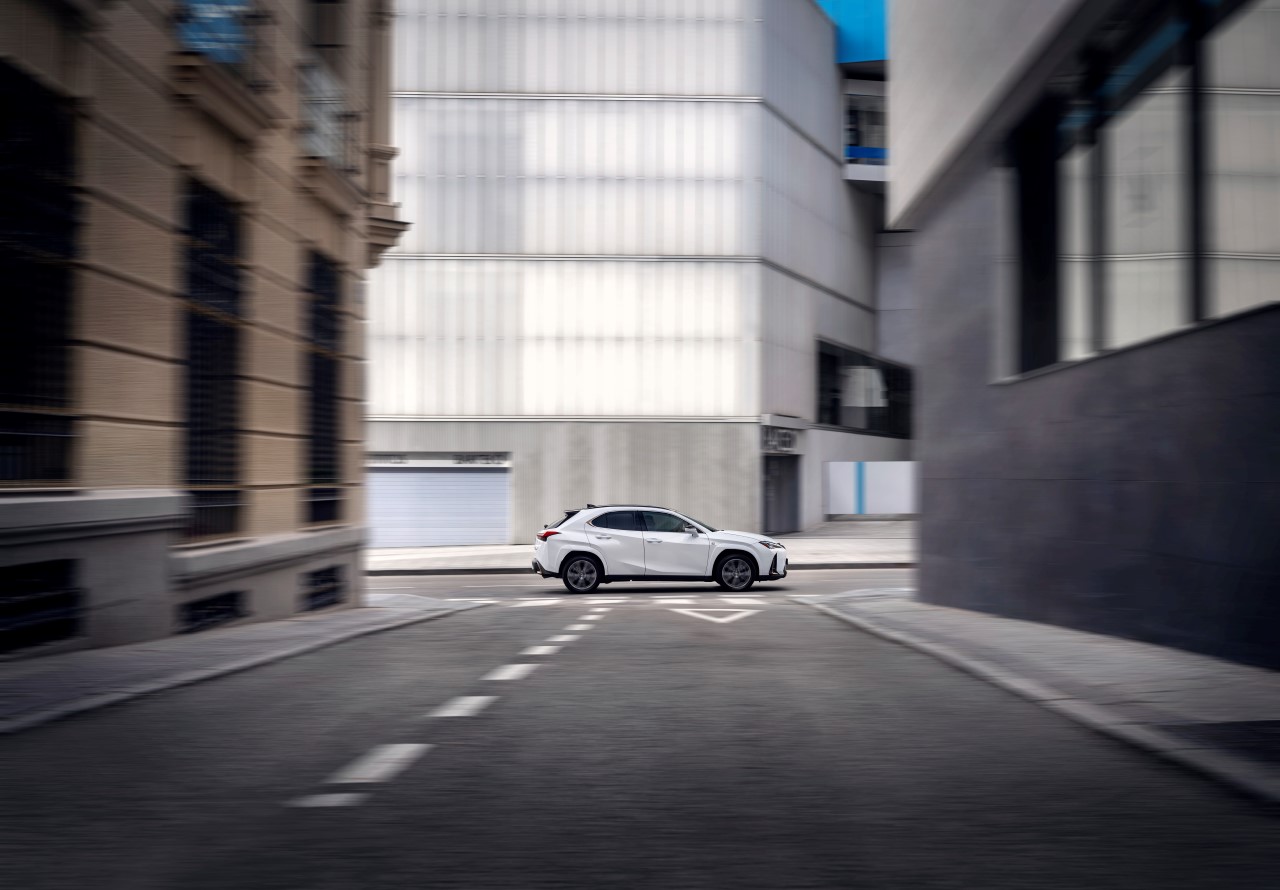 DOBRZE WYPOSAŻONY LEXUS UX W ATRAKCYJNYM LEASINGU KONSUMENCKIM KINTO ONE