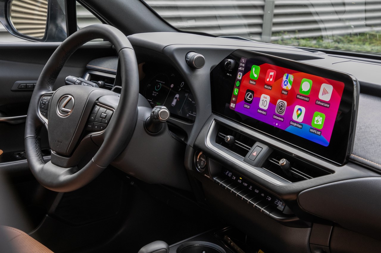 LEXUS UX Z 2024 ROKU PRODUKCJI W ATRAKCYJNEJ CENIE I Z RABATAMI NA DODATKOWE AKCESORIA