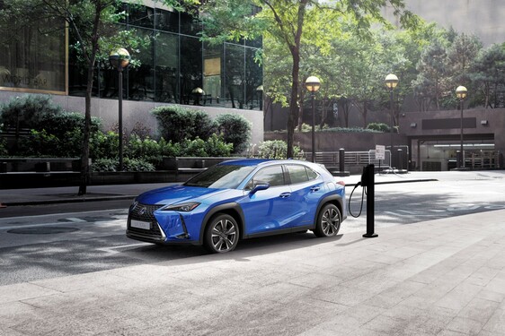 UX 300E: PIERWSZY ELEKTRYCZNY LEXUS OFERUJE NAJWYŻSZĄ W KLASIE JAKOŚĆ ORAZ GWARANCJĘ NA AKUMULATOR TRAKCYJNY NA 10 LAT LUB MILION KILOMETRÓW