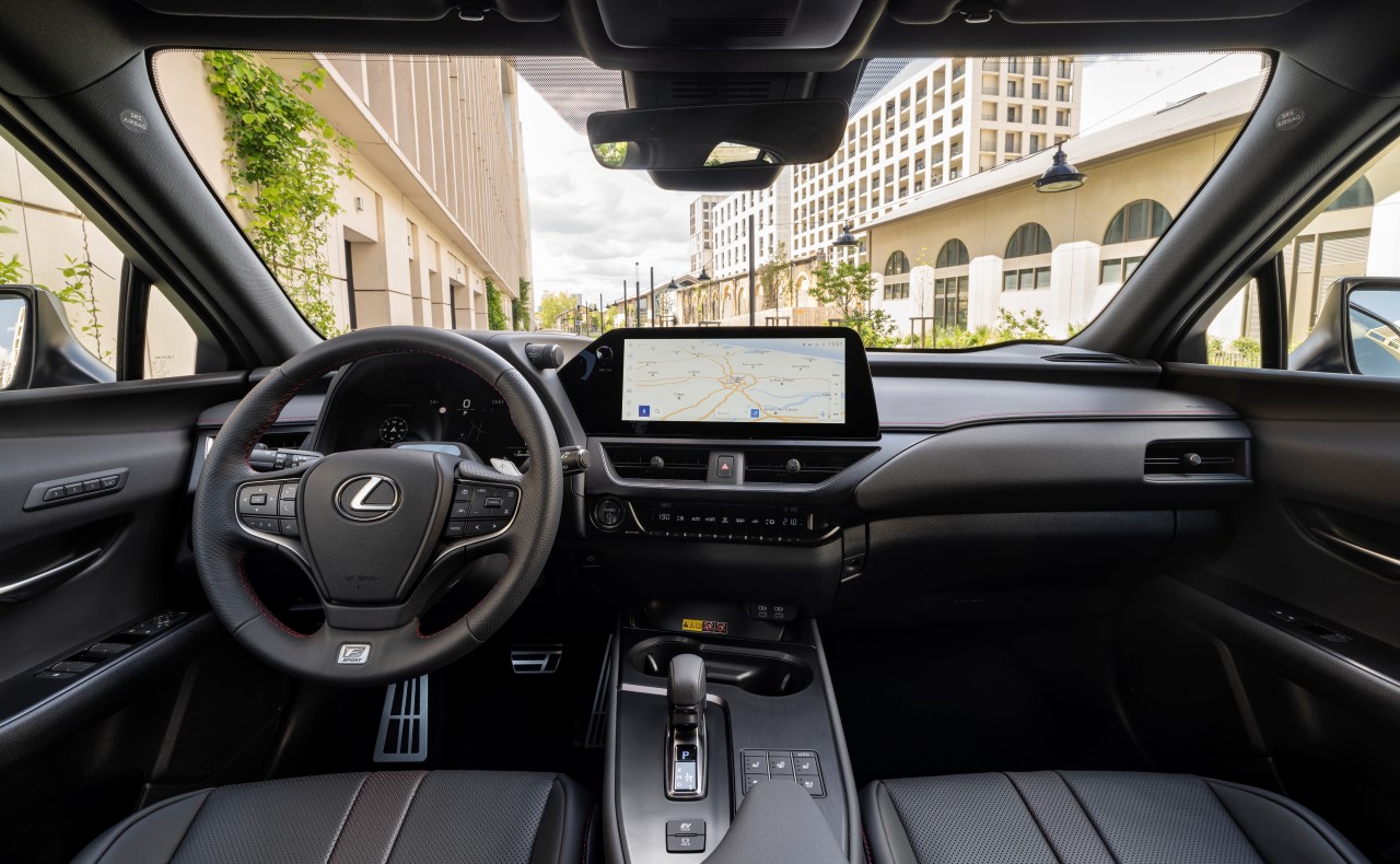 LEXUS UX 300h 2024