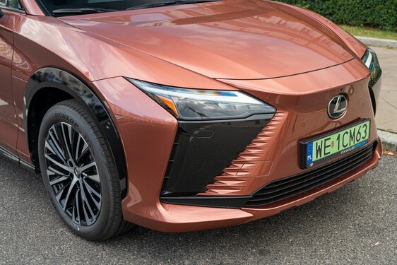 Lexus RZ 2023