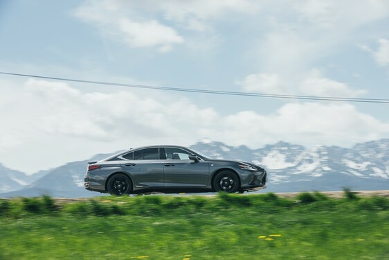 ES 300h F SPORT Edition 2022