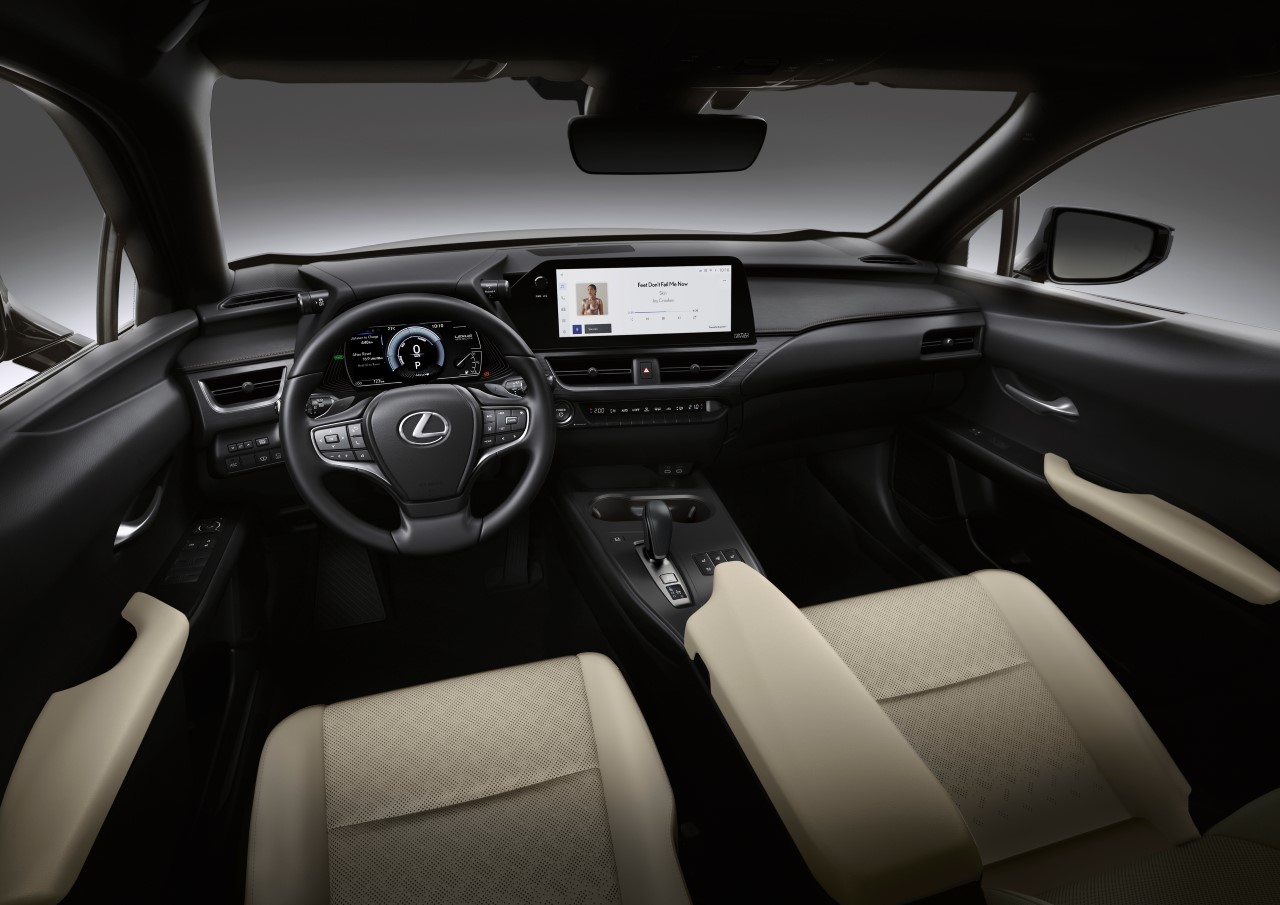 NOWY LEXUS UX Z TRZEMA NAPĘDAMI. CO ZMIENIONO W MIEJSKIM CROSSOVERZE?